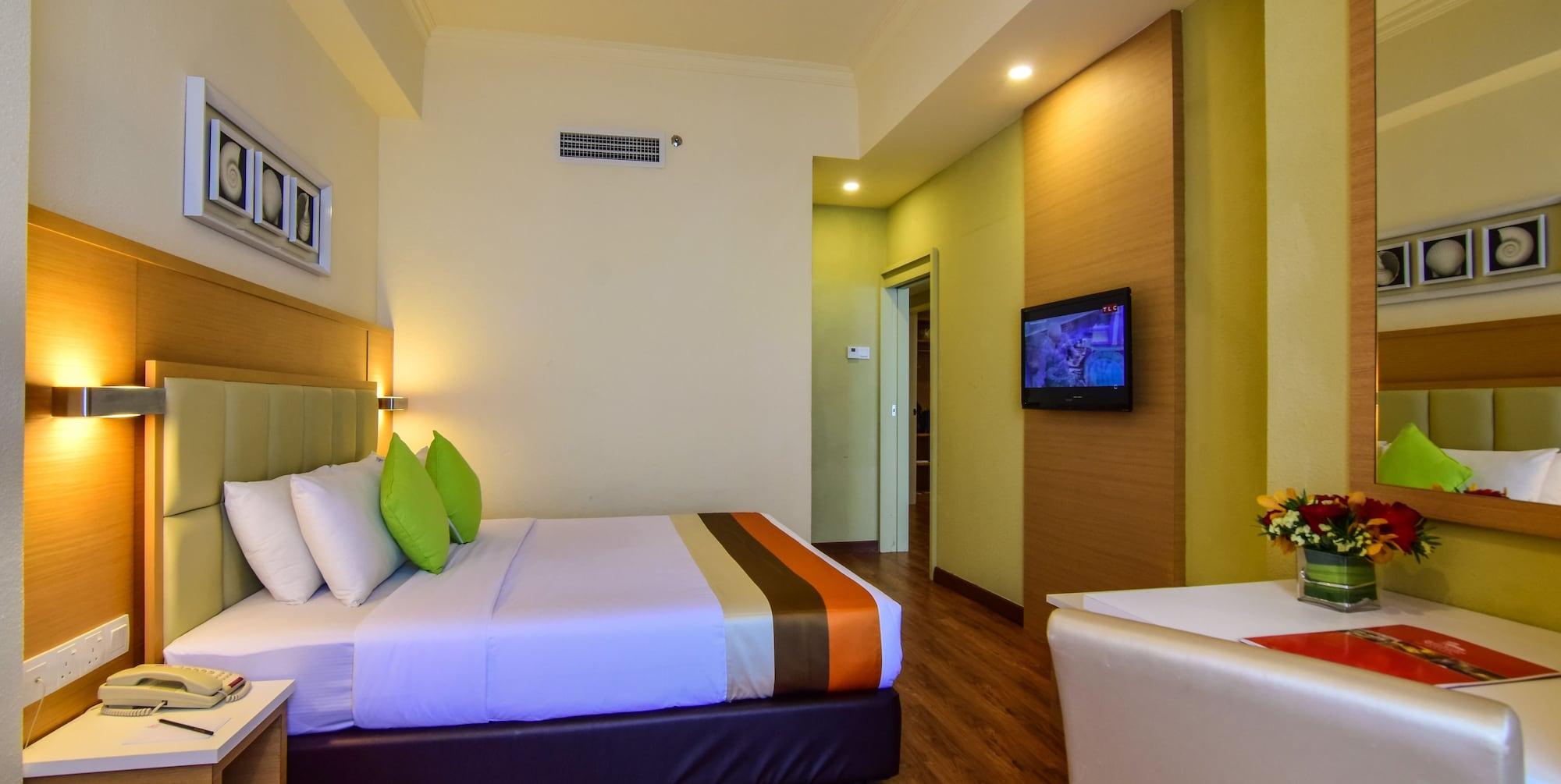Hotel Sentral Seaview @ ​Beachfront Tanjung Bungah  Exteriör bild
