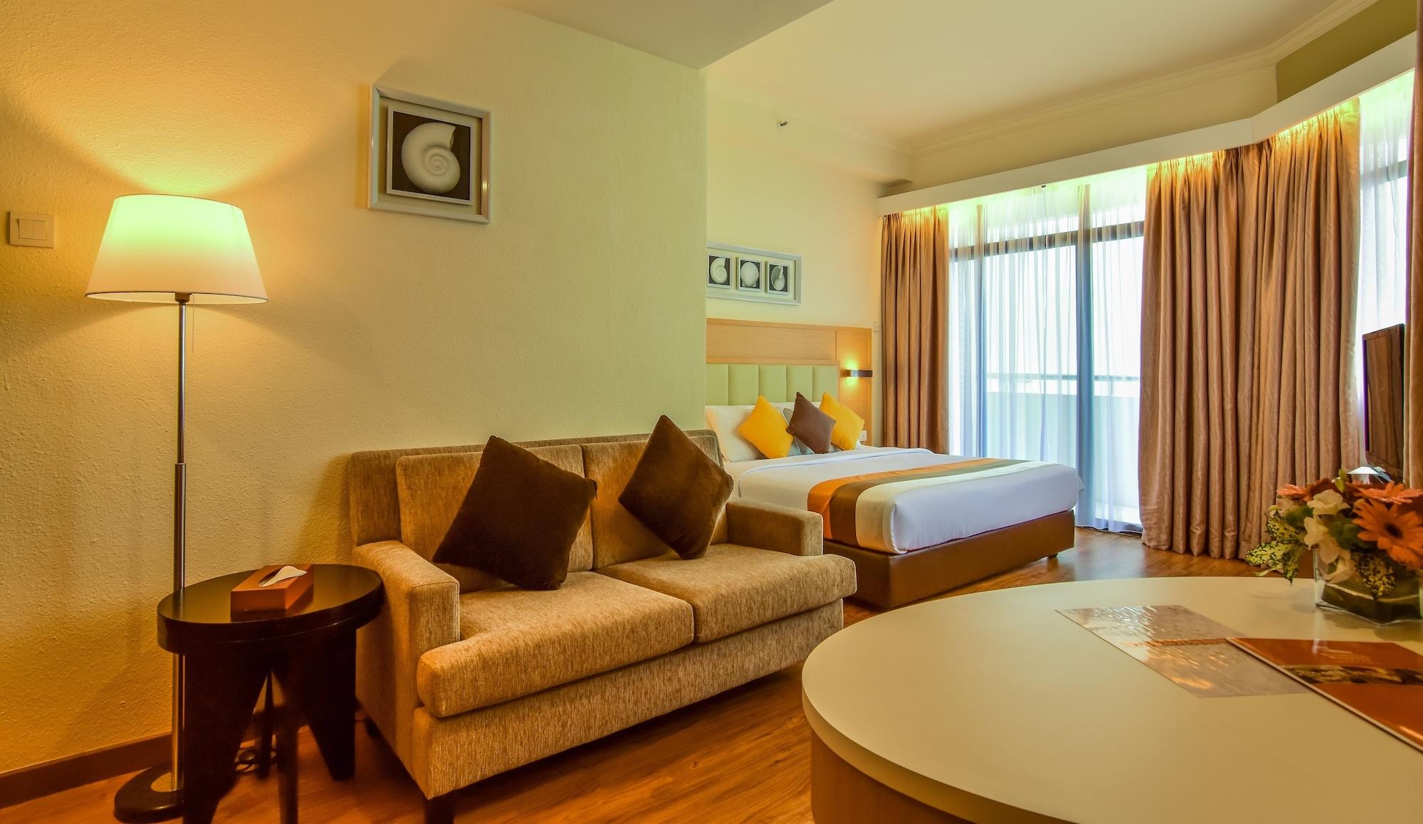 Hotel Sentral Seaview @ ​Beachfront Tanjung Bungah  Exteriör bild