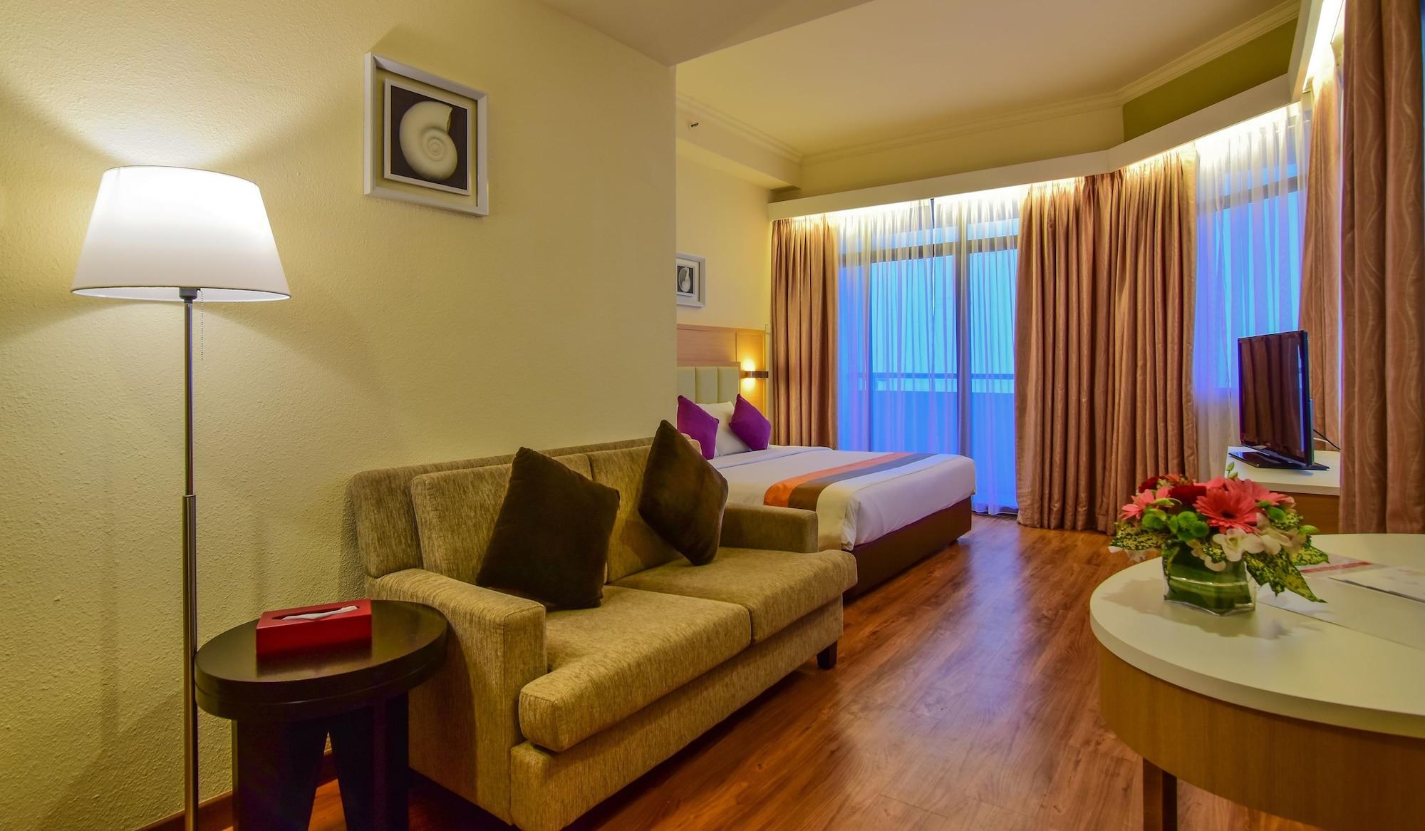 Hotel Sentral Seaview @ ​Beachfront Tanjung Bungah  Exteriör bild