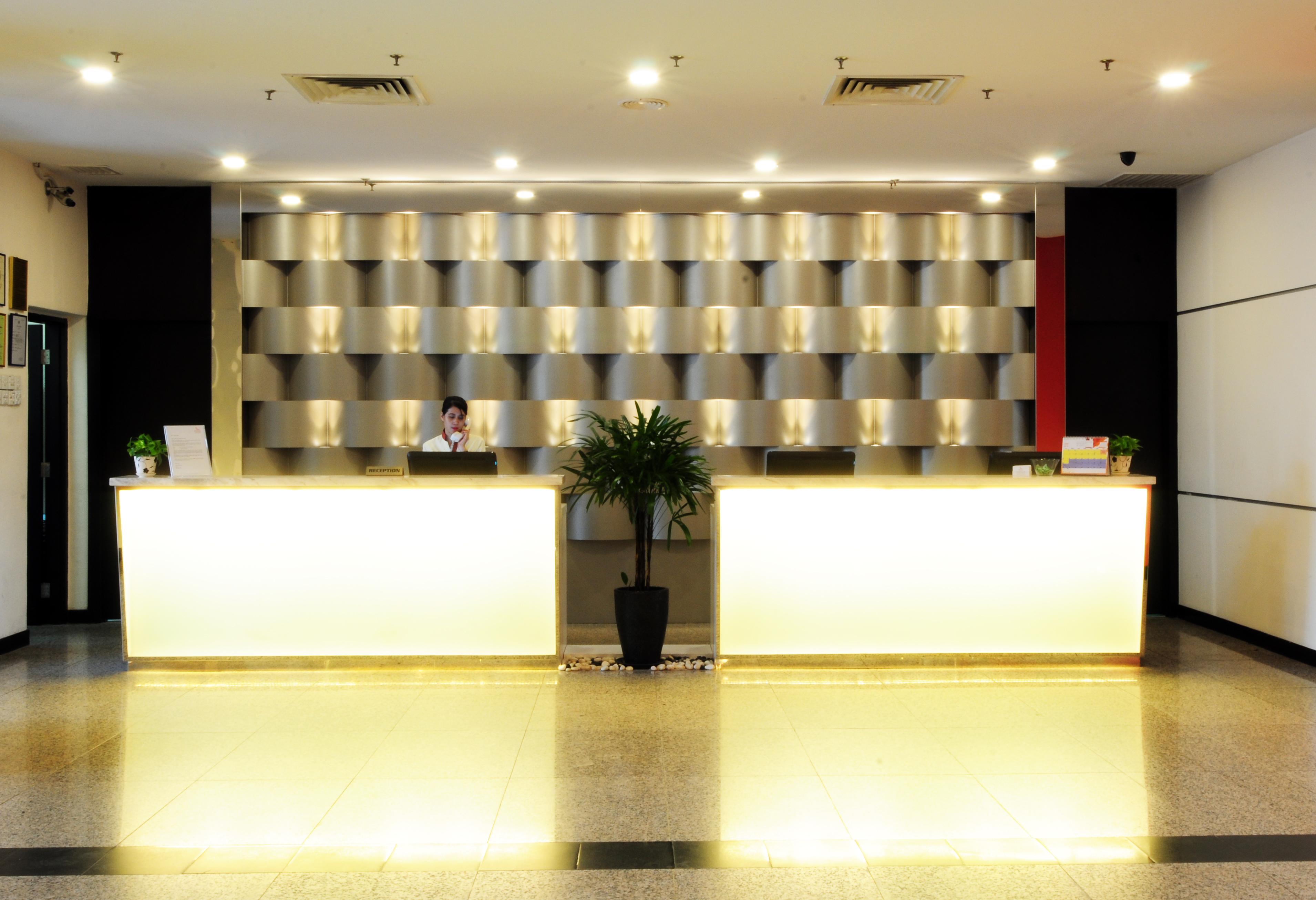 Hotel Sentral Seaview @ ​Beachfront Tanjung Bungah  Exteriör bild