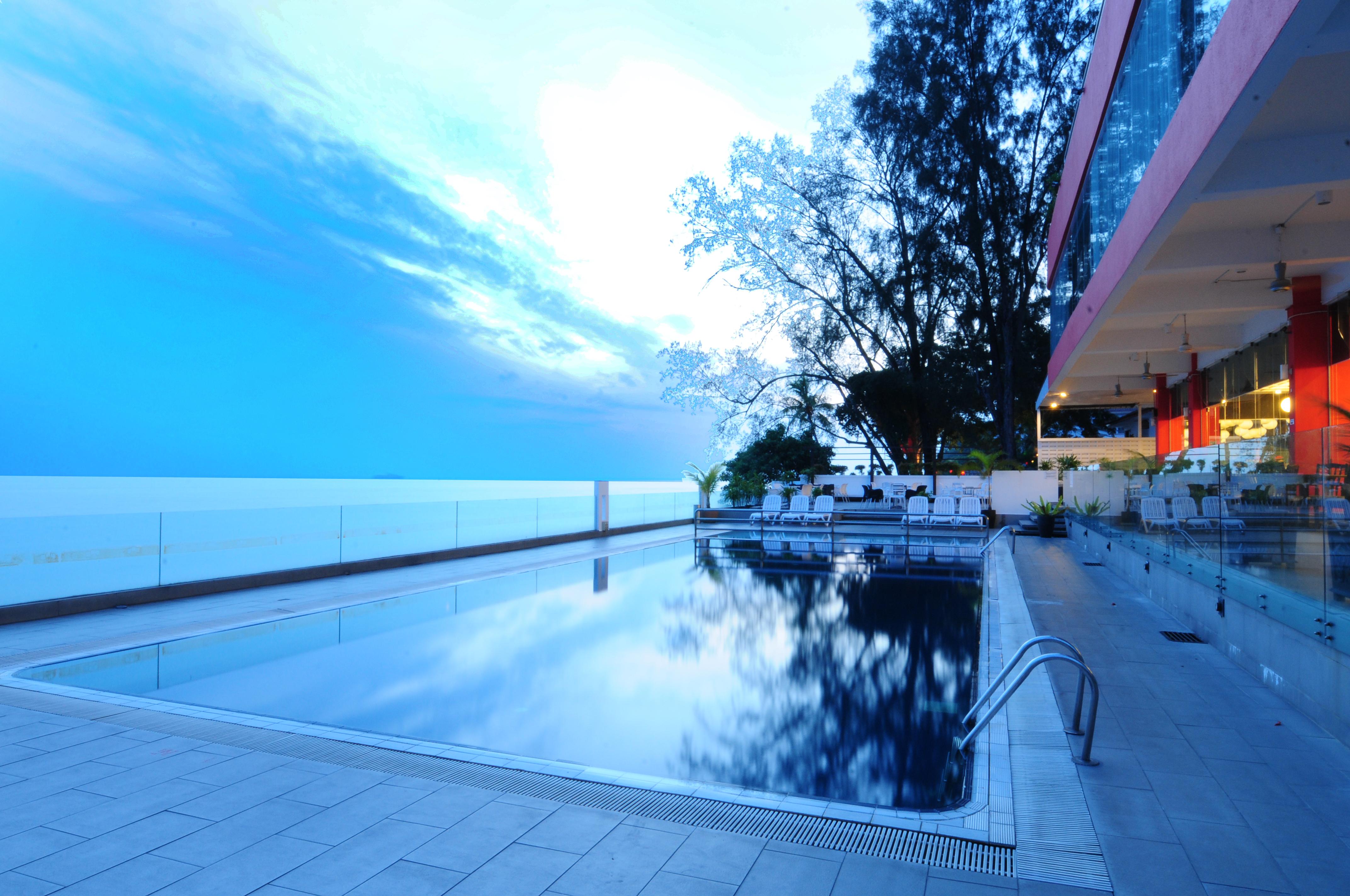 Hotel Sentral Seaview @ ​Beachfront Tanjung Bungah  Exteriör bild