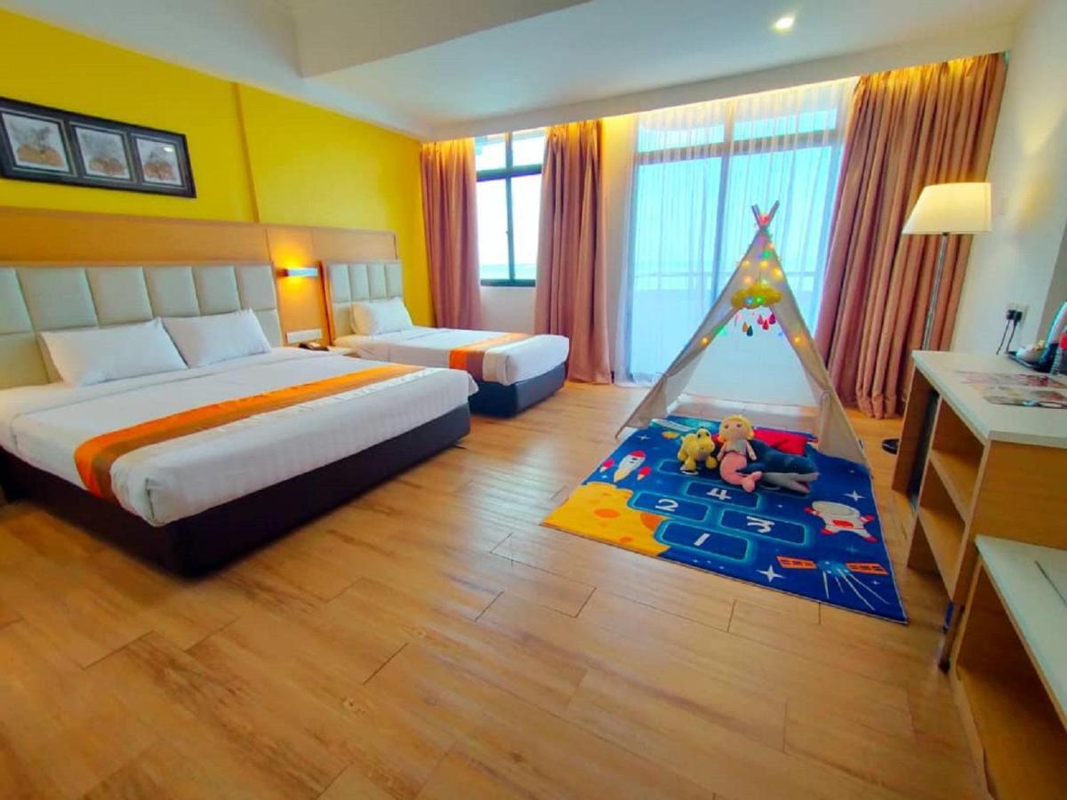 Hotel Sentral Seaview @ ​Beachfront Tanjung Bungah  Exteriör bild