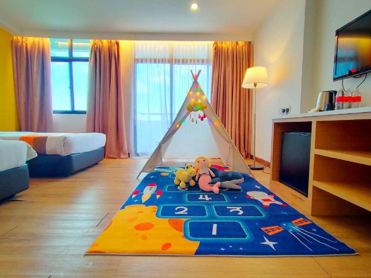 Hotel Sentral Seaview @ ​Beachfront Tanjung Bungah  Exteriör bild