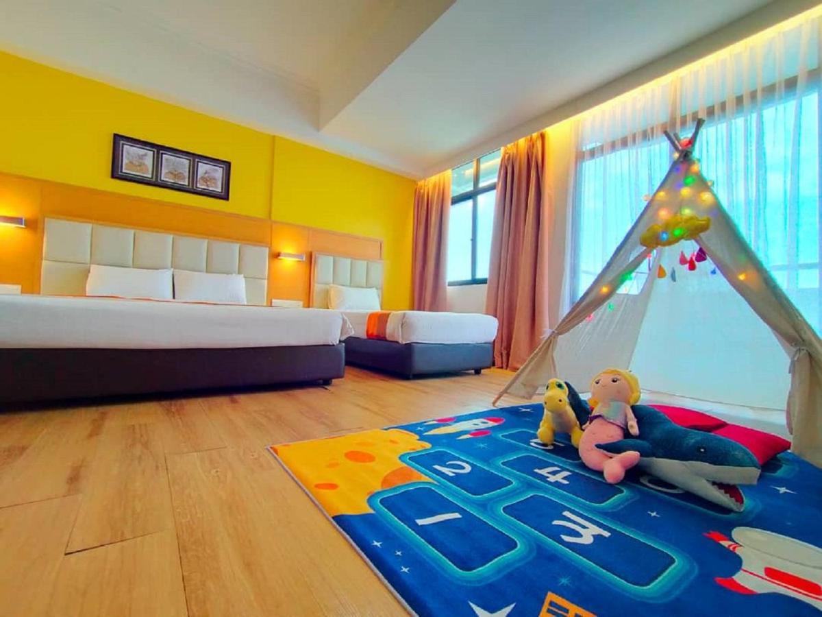 Hotel Sentral Seaview @ ​Beachfront Tanjung Bungah  Exteriör bild