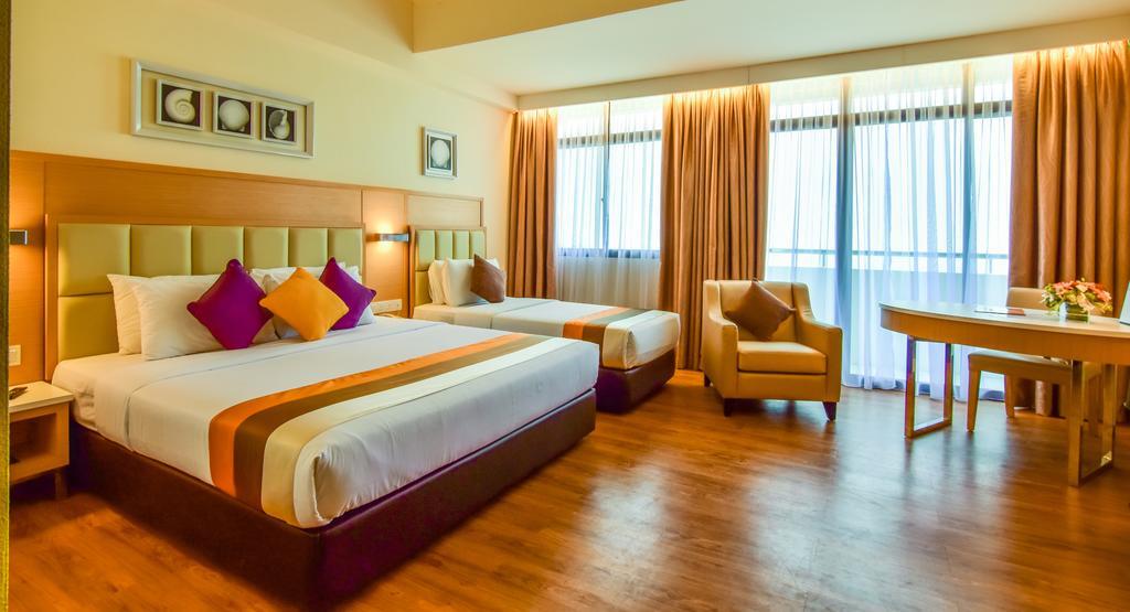 Hotel Sentral Seaview @ ​Beachfront Tanjung Bungah  Exteriör bild