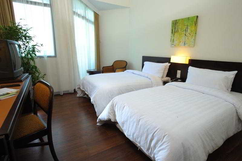 Hotel Sentral Seaview @ ​Beachfront Tanjung Bungah  Exteriör bild