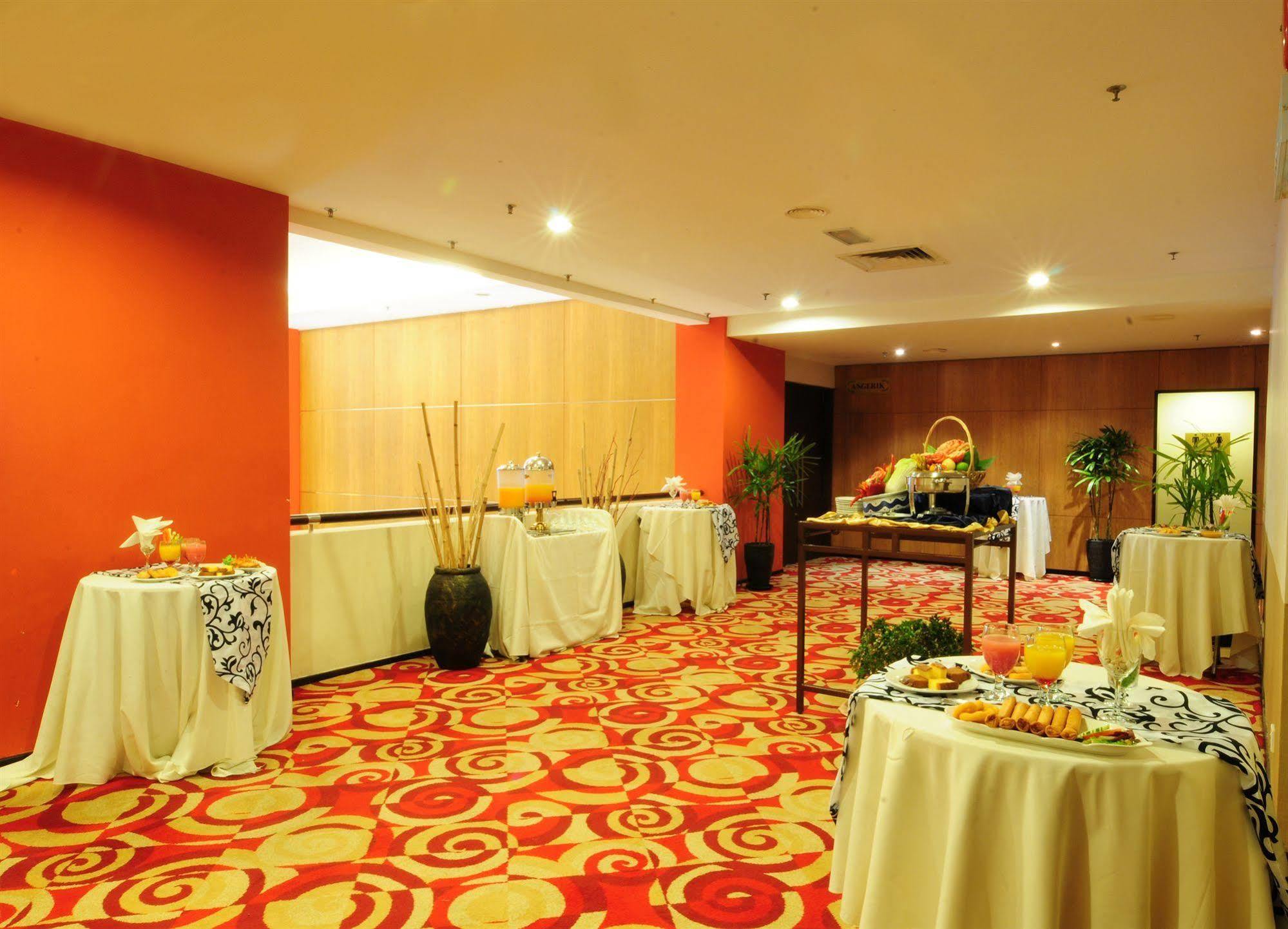 Hotel Sentral Seaview @ ​Beachfront Tanjung Bungah  Exteriör bild