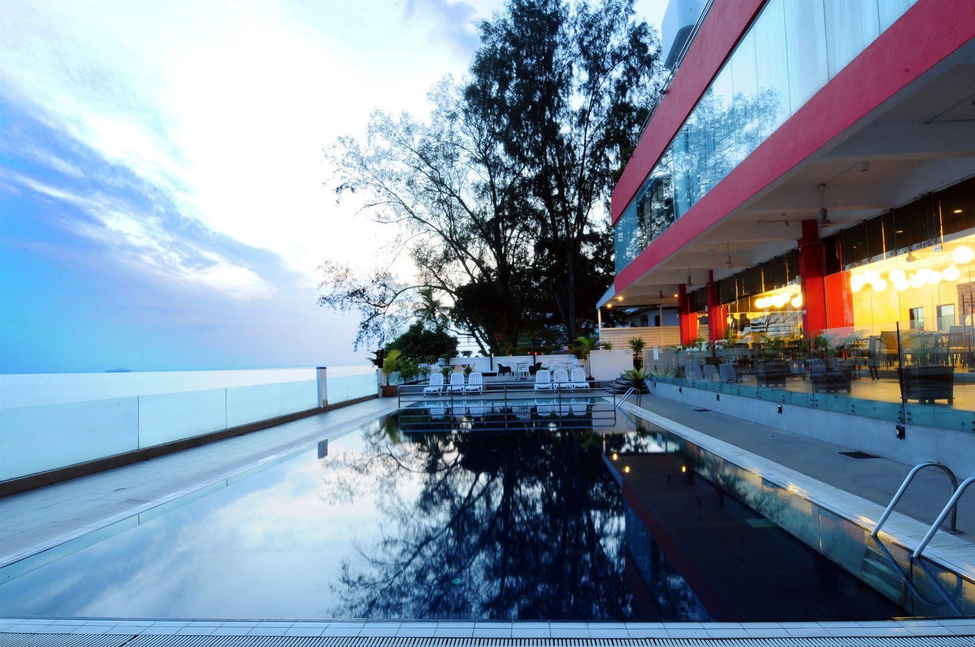Hotel Sentral Seaview @ ​Beachfront Tanjung Bungah  Exteriör bild