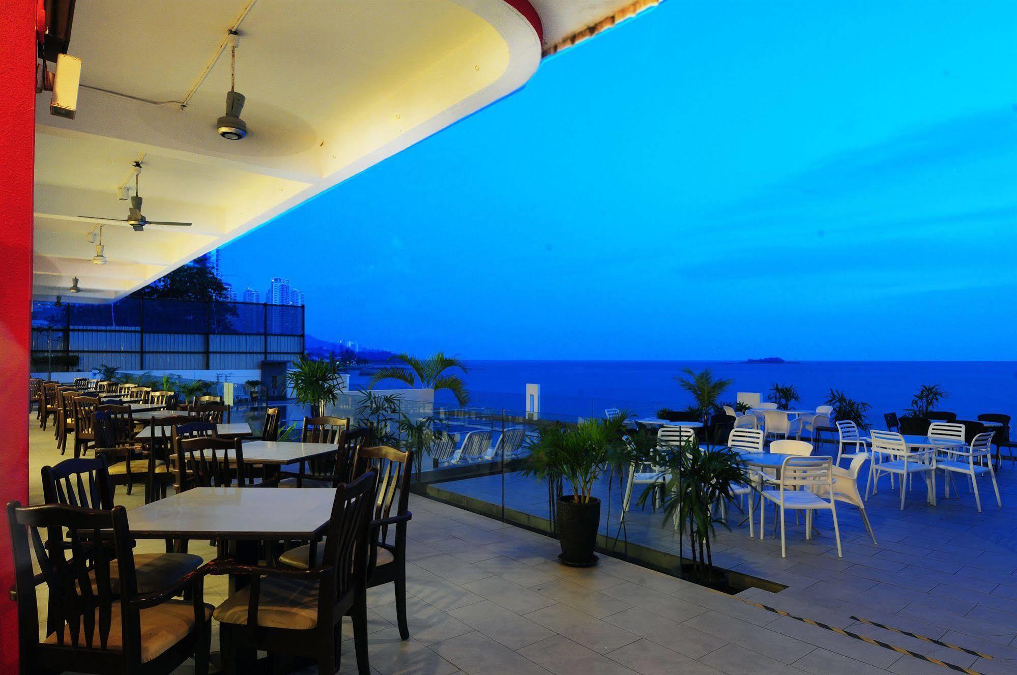 Hotel Sentral Seaview @ ​Beachfront Tanjung Bungah  Exteriör bild